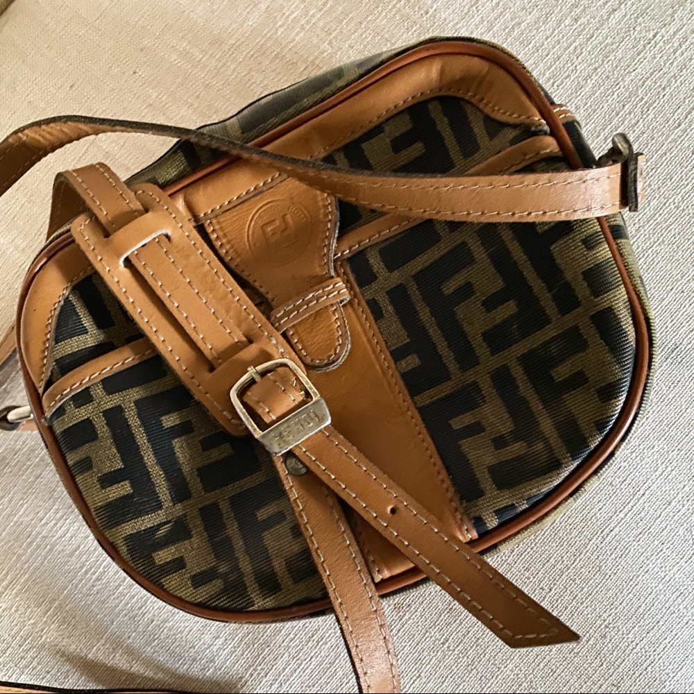 Authentic fendi cross body bag 🤎